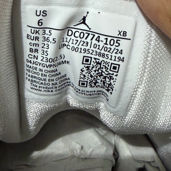 Women’s Air Jordan 1 Low size 6 (2 right feet!) - Picture 6 of 8